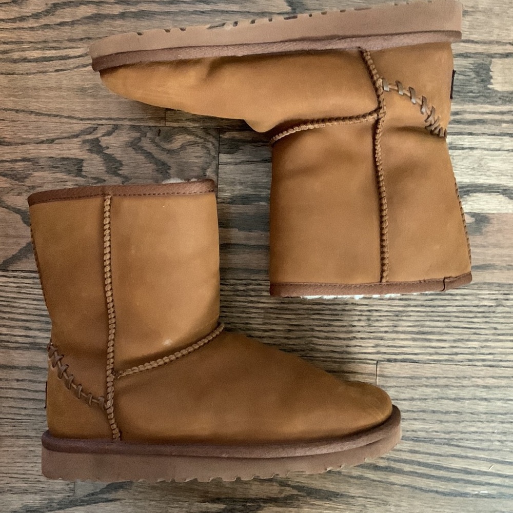Ugg Chestnut Brown Leather Shearling Short Boot - Picture 4 of 8